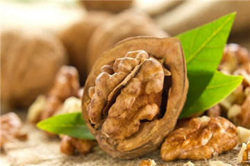 吃核桃对掉头发有用吗,多吃核桃对掉头发有好处吗