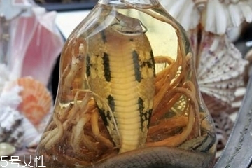 药酒加蜂蜜会怎么样,药酒里加蜂蜜是否可以