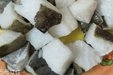 鳕鱼可以和西红柿一起吃吗?,鳕鱼可以和西红柿一起吃吗九个月大的宝宝