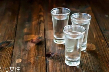 白酒是酸性还是碱性食物,高度白酒是酸性还是碱性