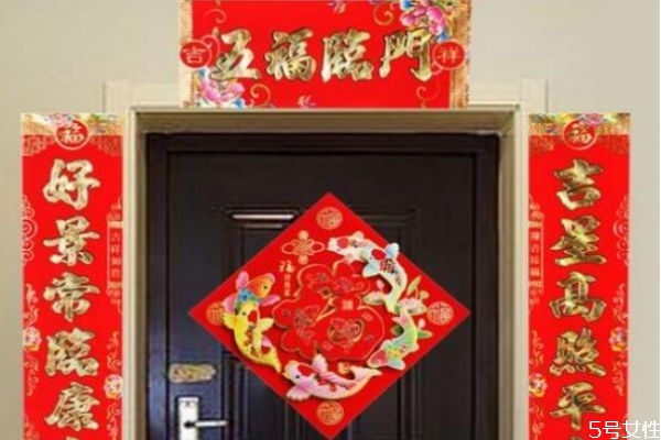 现在最常见的两种贴春联时间(啥时贴春联)