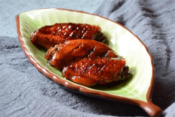 白巧克力应该怎么挑选呢(白巧克力好吗)