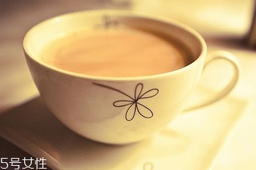 奶精奶茶和牛奶奶茶的区别,怎么判断奶茶是不是奶精做的