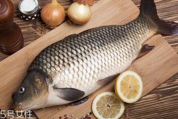 鲫鱼能清蒸吗,鲫鱼清蒸好吃不