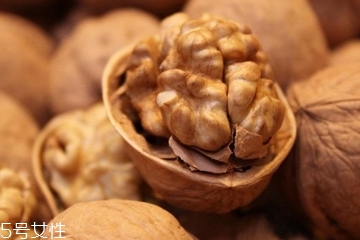 核桃油能烙饼吗,核桃油可以烙饼吗 核桃油能烙饼吗,核桃油可以烙饼吗