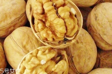 宝宝吃核桃油会上火吗,核桃油会上火吗