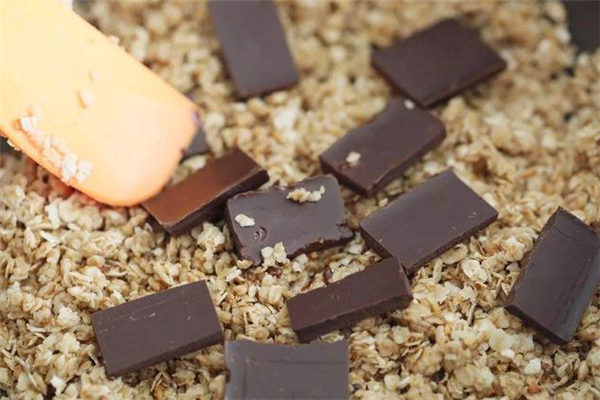 黑巧克力可以缓解低血糖吗(黑巧克力可以缓解低血糖吗)