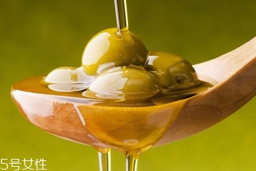 橄榄油是色拉油吗,橄榄油比色拉油好吗