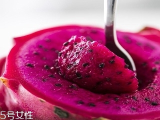 为什么吃红心火龙果会拉肚子吃白心的不会,为什么吃红心火龙果会拉肚子怎么回事 为什么吃红心火龙果会拉肚子吃白心的不会,为什么吃红心火龙果会拉肚子怎么回事