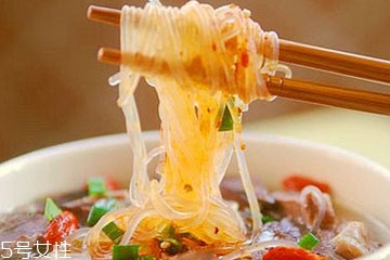 鸭血粉丝汤感冒可以吃吗,鸭血粉丝汤什么人不能吃