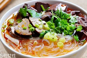 鸭血粉丝汤是发物吗,老鸭粉丝汤是发物吗