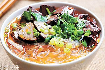 鸭血粉丝汤吃法,鸭血粉丝汤什么人不能吃