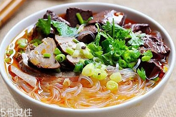 鸭血粉丝汤制作方法,鸭血粉丝汤怎样做 鸭血粉丝汤制作方法,鸭血粉丝汤怎样做