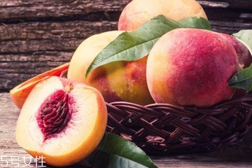 桃子怎么洗才没有毛,桃子上的毛怎么洗啊 桃子怎么洗才没有毛,桃子上的毛怎么洗啊