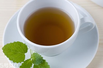 芝麻油滴鼻子的功效,芝麻油涂鼻子的功效