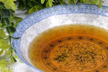 花生油和花生芝麻油的区别,香油是花生油还是芝麻油