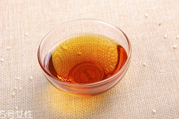 芝麻油是不饱和油吗,芝麻油是不是不饱和脂肪酸