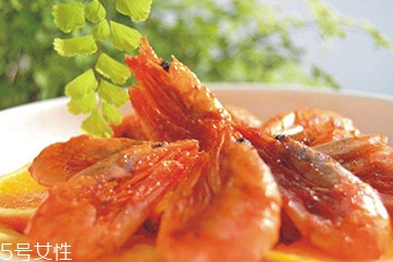 北极虾怎么剥着吃,北极虾怎么剥壳