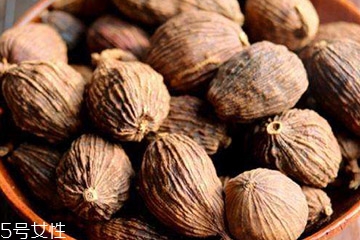 草果可以煲汤吗,炖什么汤能放草果