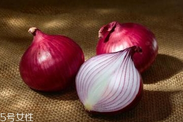 洋葱加什么可以瘦肚子,洋葱汁减肥法