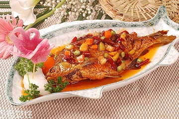 魟鱼配什么鱼最好看,鮰鱼配什么菜好吃