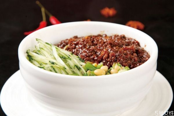 韩国炸酱面和中国炸酱面的区别,韩式炸酱面和老北京炸酱面区别