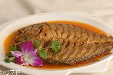 黄花鱼去鳞吗,黄花鱼去鳞片吗