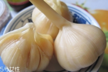 怎样腌制糖醋蒜制作方法最好吃,腌糖醋蒜的方法