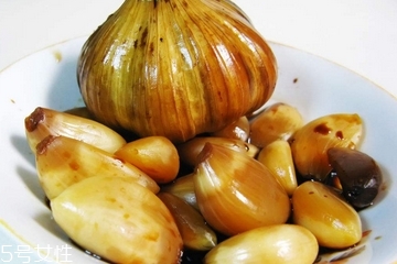 腌蒜变绿可以吃吗,腌蒜变绿能不能吃