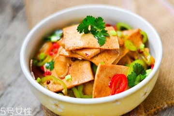 白胡椒是辣椒吗,白胡椒是辣椒吗,肺癌病人可以吃吗