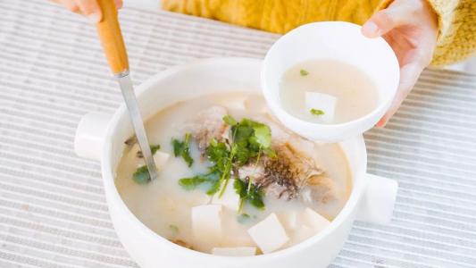 孕妇可以经常喝鱼汤吗?,孕妇可以每天喝鱼汤吗