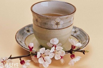 三角梅花可以泡水喝吗,梅花可以泡水喝吗