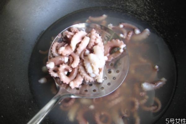 八爪鱼煮多久会熟,八爪鱼需要煮几分钟能熟 八爪鱼煮多久会熟,八爪鱼需要煮几分钟能熟