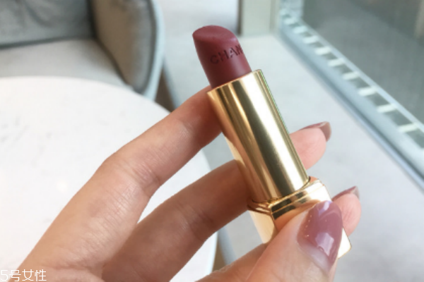 香奈儿丝绒58号口红怎么样,香奈儿丝绒口红58号和62号有什么区别