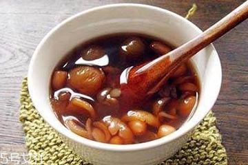 花生衣可以和蜂蜜一起喝吗,生花生可以和蜂蜜一起吃吗