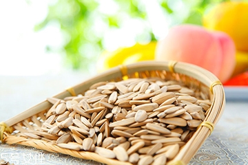 葵瓜子哪里的好吃,葵花瓜子怎么炒得又酥又脆