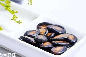 西瓜子的热量高吗,西瓜子的热量高吗减肥的人能吃吗