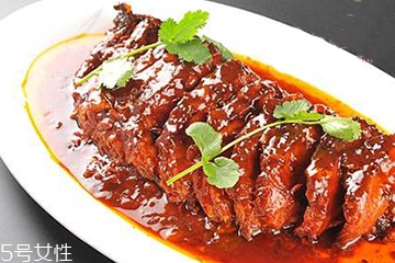 青鱼和什么食物相克,青鱼相宜相克食物表