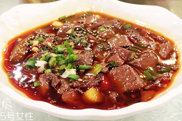 鸡血能吃吗? 吃鸡血有什么好处?,老母鸡的鸡血能吃吗 鸡血能吃吗? 吃鸡血有什么好处?,老母鸡的鸡血能吃吗