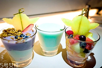 牛奶能和果汁一起喝吗,为什么果汁和牛奶不能一起饮用 牛奶能和果汁一起喝吗,为什么果汁和牛奶不能一起饮用