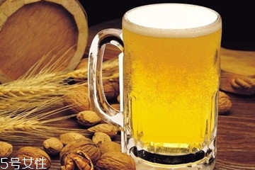 乌苏啤酒多少度酒精度,乌苏啤酒多少钱一瓶