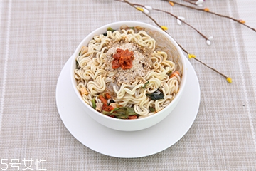 吃米饭和面条哪个更容易长胖,什么方便面最好吃