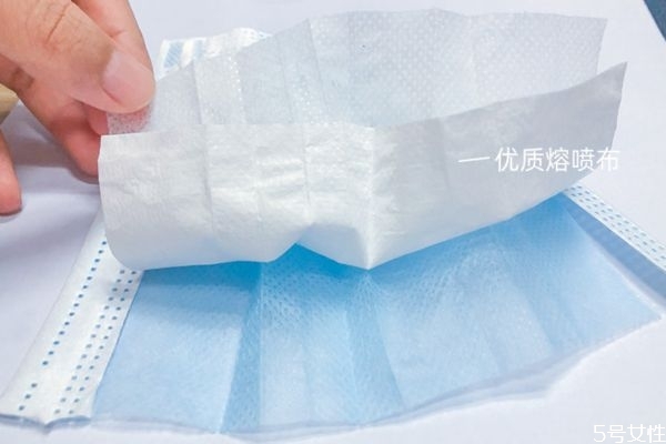 口罩戴一会为什么臭哄哄的(口罩戴一会为什么臭哄哄的)