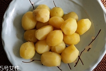 土豆需要去皮吗,土豆要不要去掉皮
