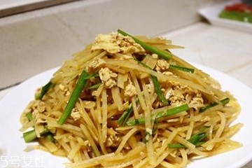 干锅土豆片的做法家常,干锅土豆片的做法 最正宗的做法