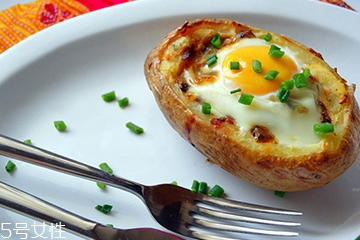 土豆能否和鸡蛋一起吃,鸡蛋能和红薯同吃吗