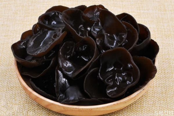 吃黑木耳有什么注意的吗(吃黑木耳要注意什么)