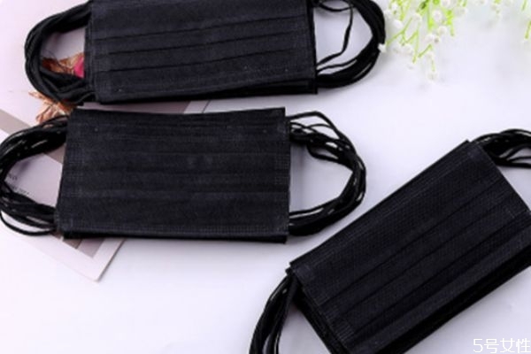 医用口罩为什么是蓝色的(医用口罩为什么是蓝色的)