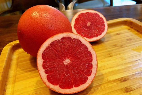 上火可以吃葡萄柚吗(上火能吃葡萄柚吗)