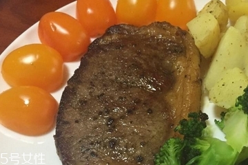 西冷牛排配什么酒,西冷牛排配料有哪些